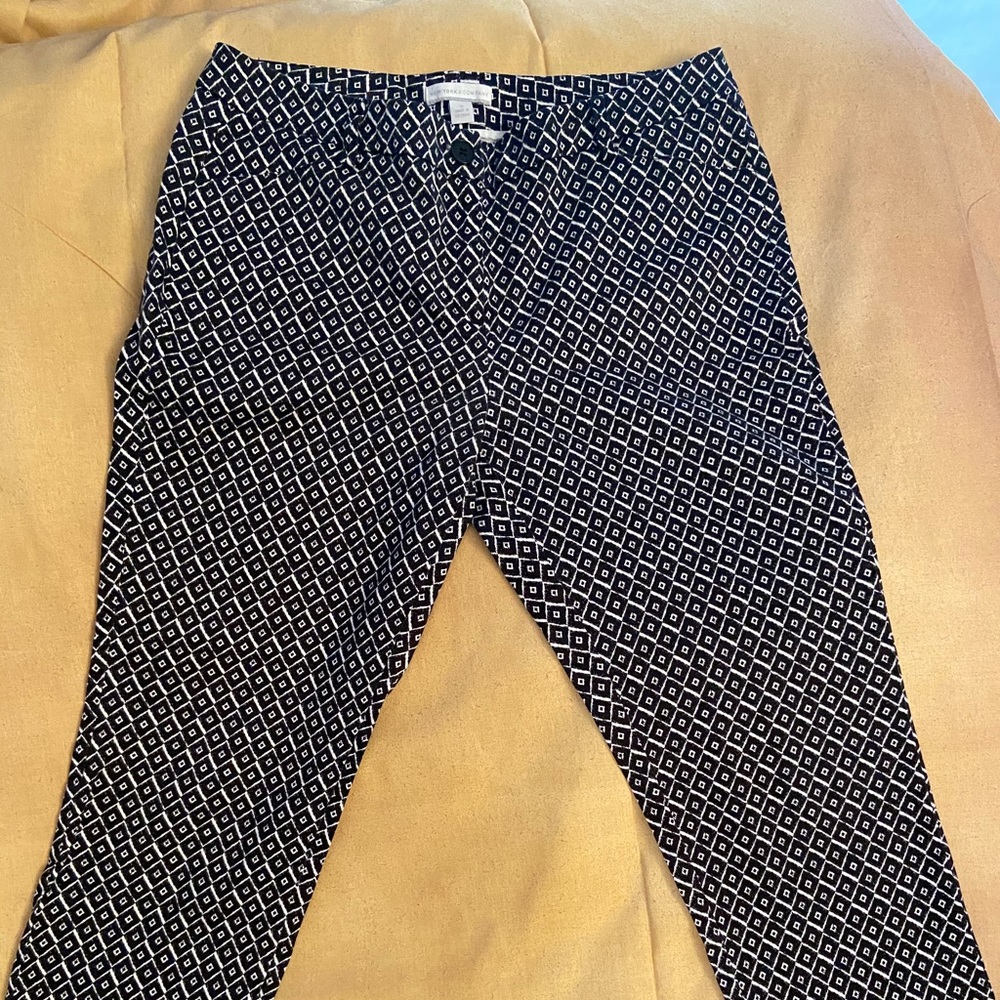 CAPRI PANTS with amazing black and white print